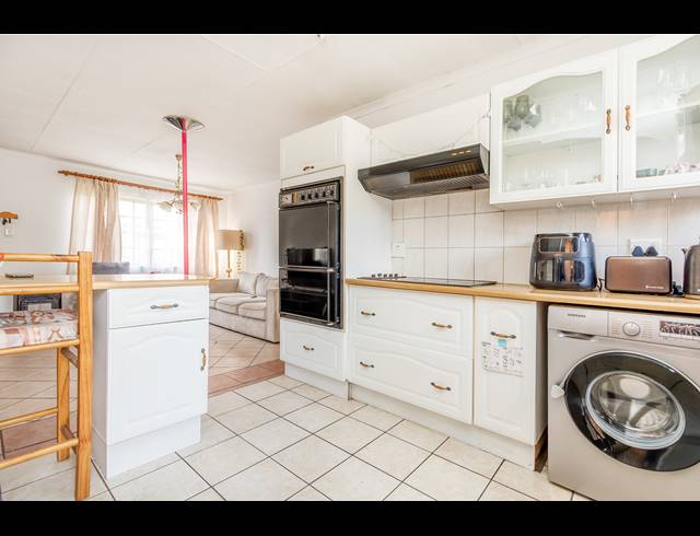 2 BEDROOM TOWNHOUSE RENTED IN WELTEVREDEN PARK